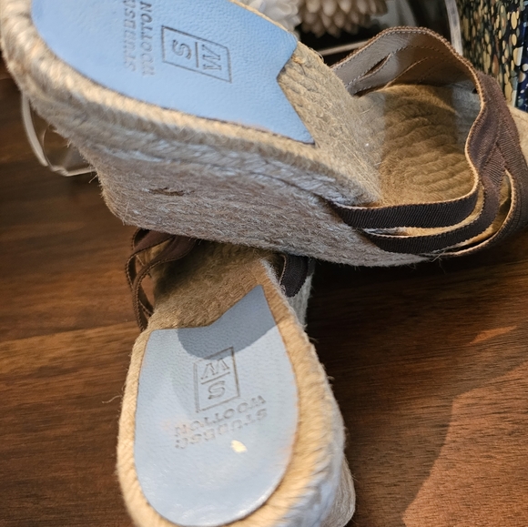 Wedge - Picture 3 of 3